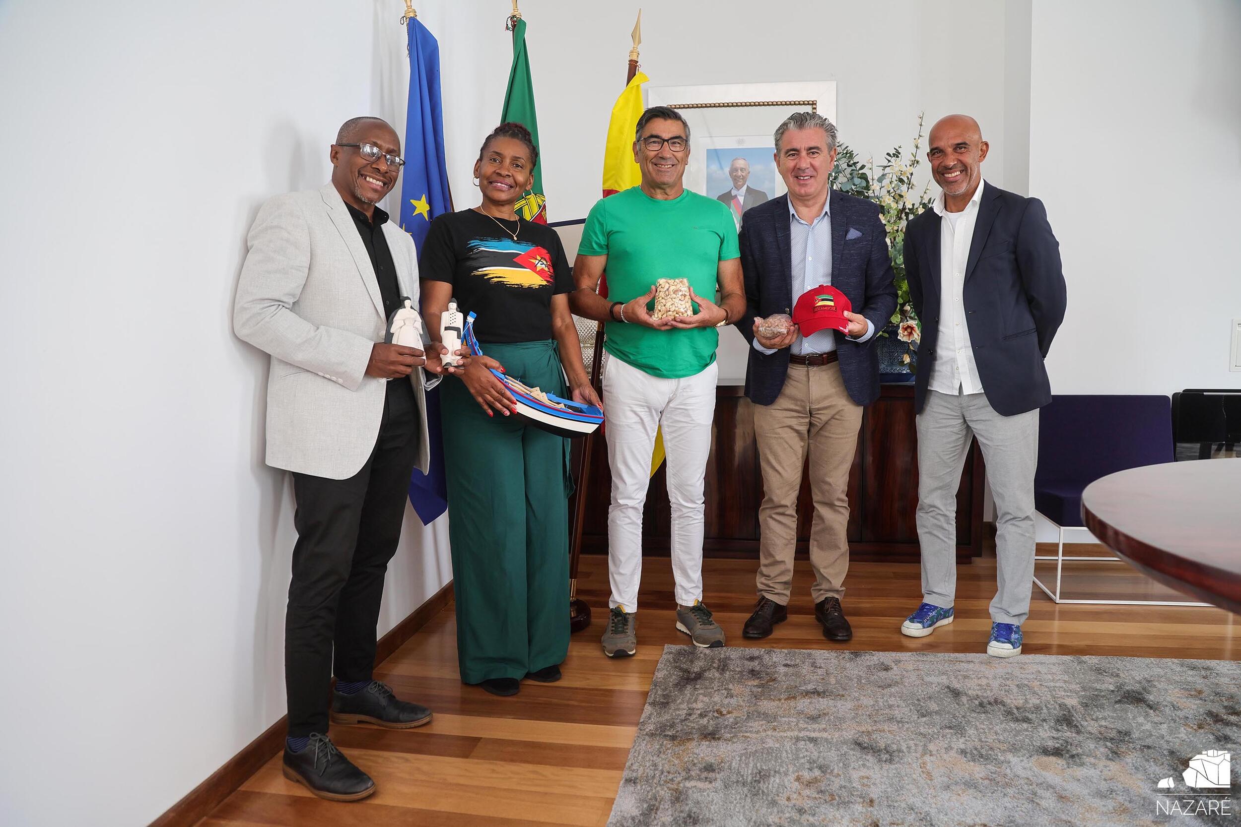 Autarcas de Maputo visitam Nazaré para troca de experiências sobre gestão de eventos e equipamentos 